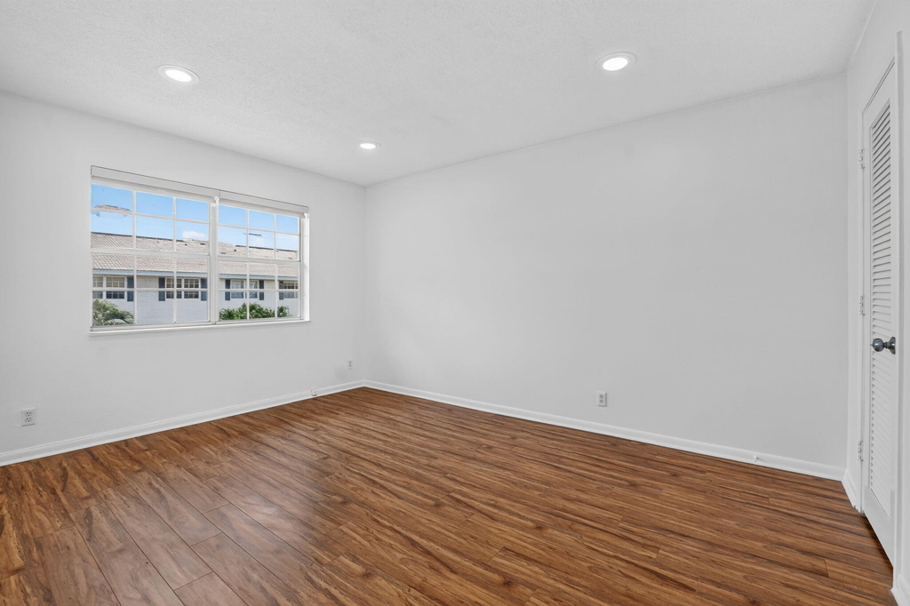 298 Sw 6th Street - Photo 12