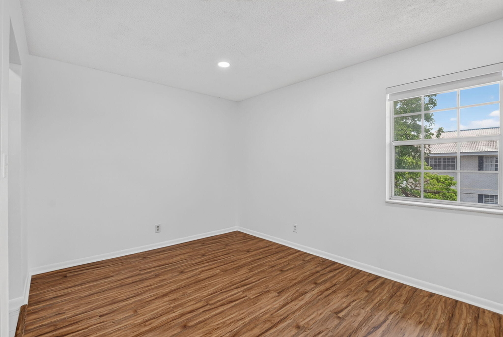 298 Sw 6th Street - Photo 7