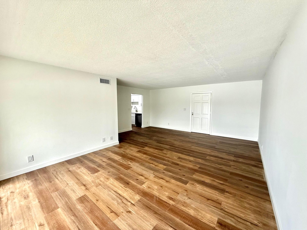 412 Northlake Court - Photo 12