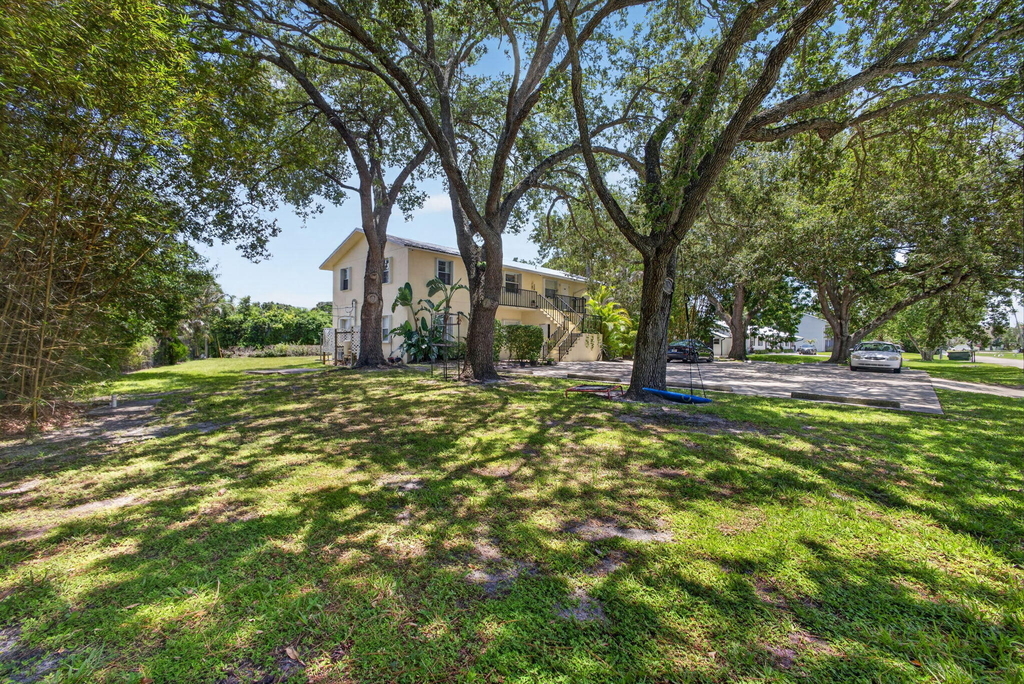 708 Sw Gardens Boulevard - Photo 3
