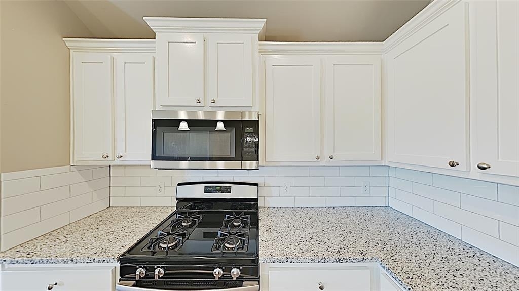 17657 Macarthur Park Drive - Photo 4
