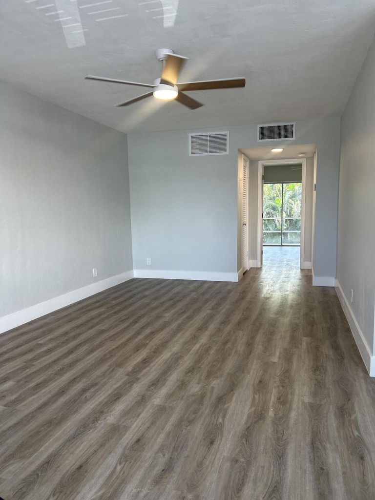 1980 Sunset Avenue - Photo 3