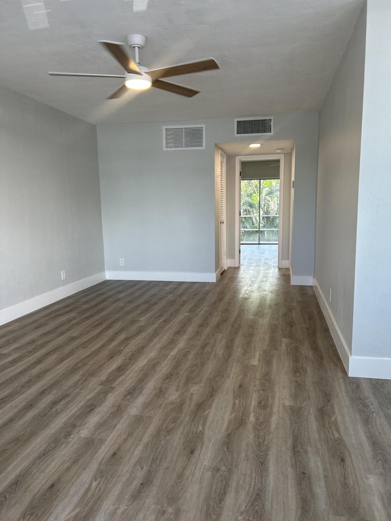 1980 Sunset Avenue - Photo 4