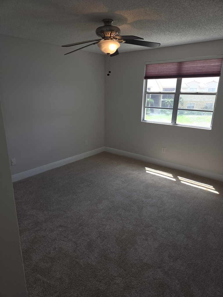 1245 Sw 46th Avenue - Photo 4