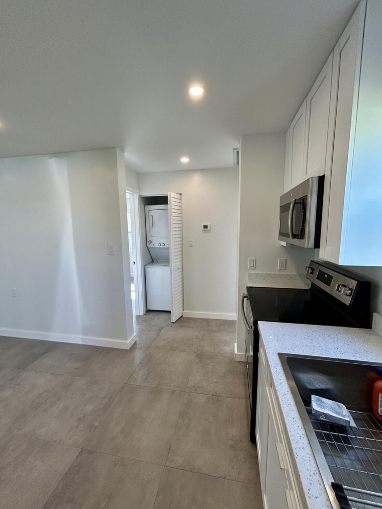 1134 6th Street - Photo 2