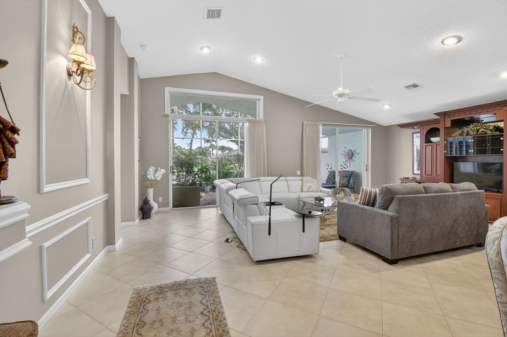 5256 Glenville Drive - Photo 7