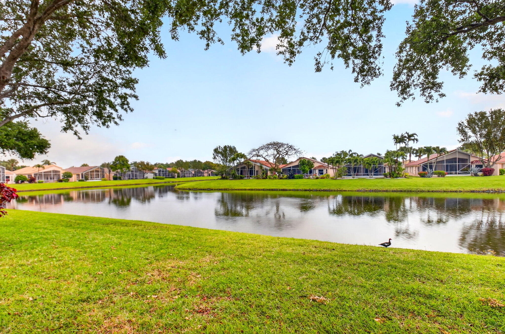 5256 Glenville Drive - Photo 3
