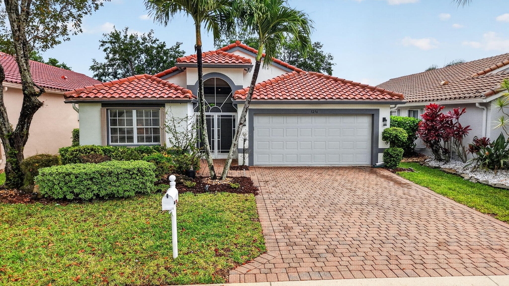 5256 Glenville Drive - Photo 0