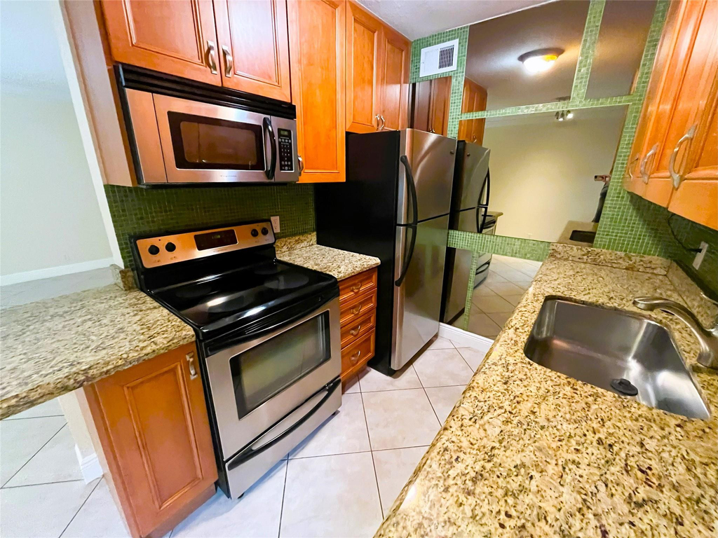 1460 Ne 18th Street - Photo 3