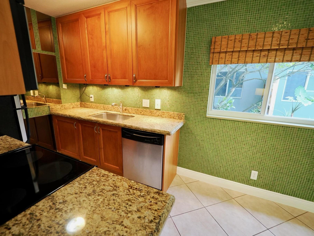 1460 Ne 18th Street - Photo 1
