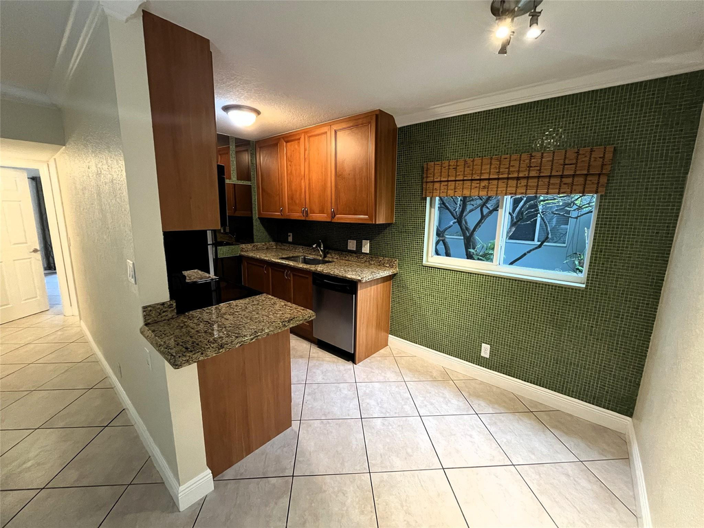 1460 Ne 18th Street - Photo 7