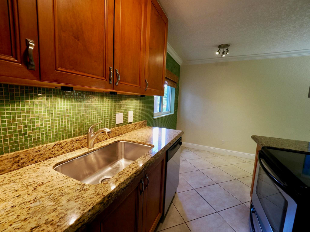 1460 Ne 18th Street - Photo 0