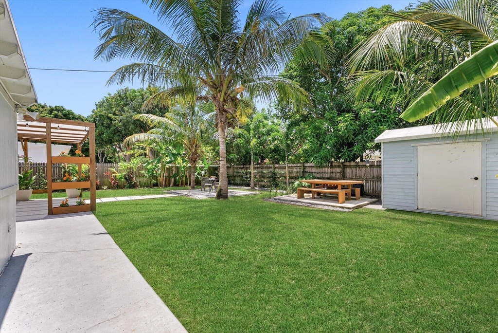 350 Forest Hill Boulevard - Photo 7
