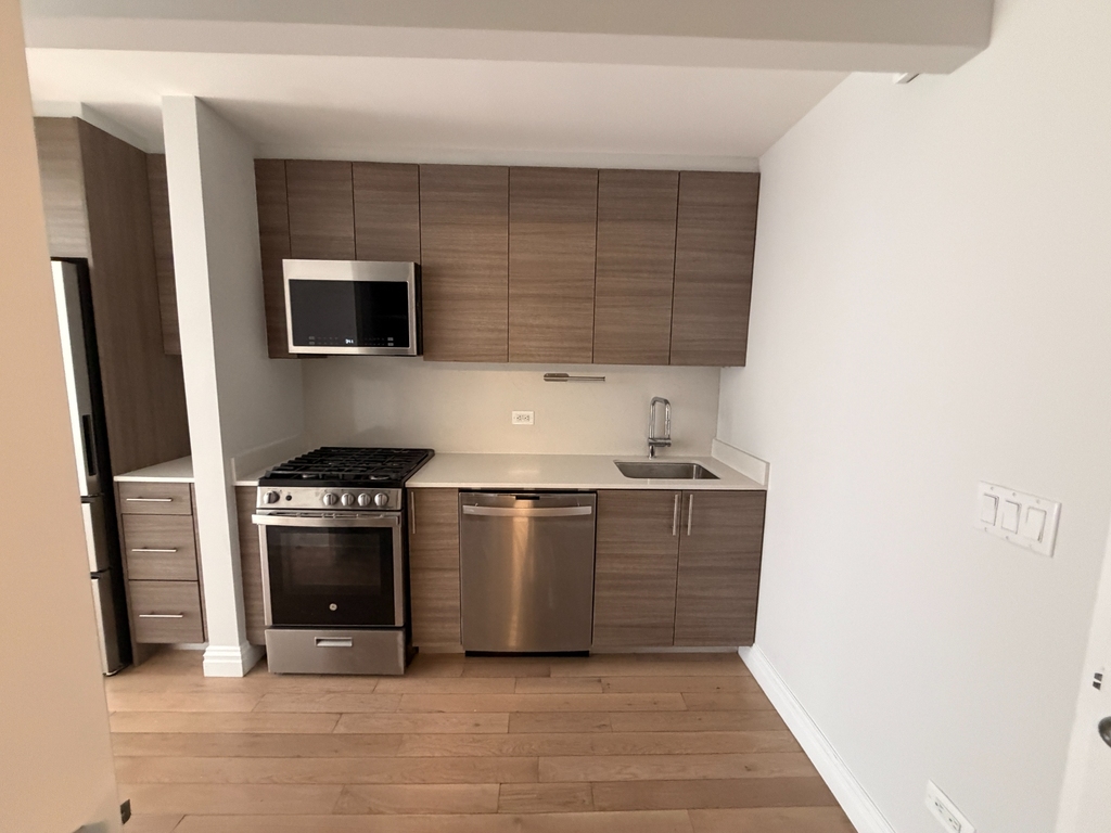 West 48th Street - Photo 8