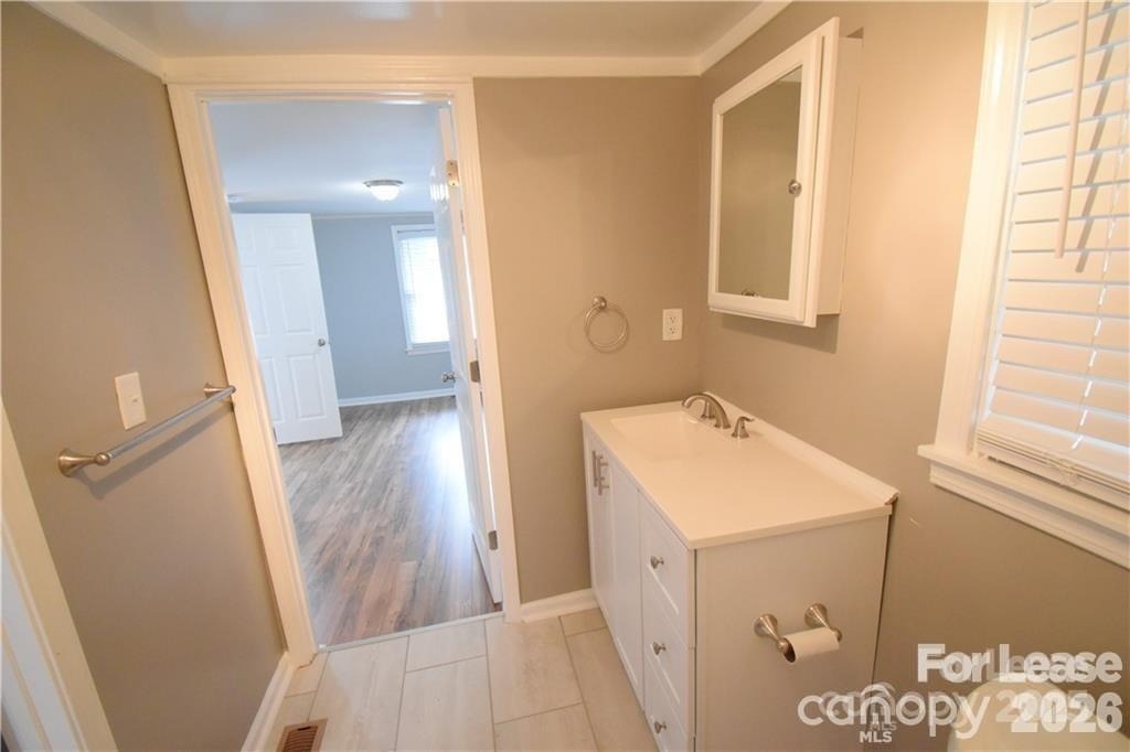 1077 Henderson Street - Photo 11
