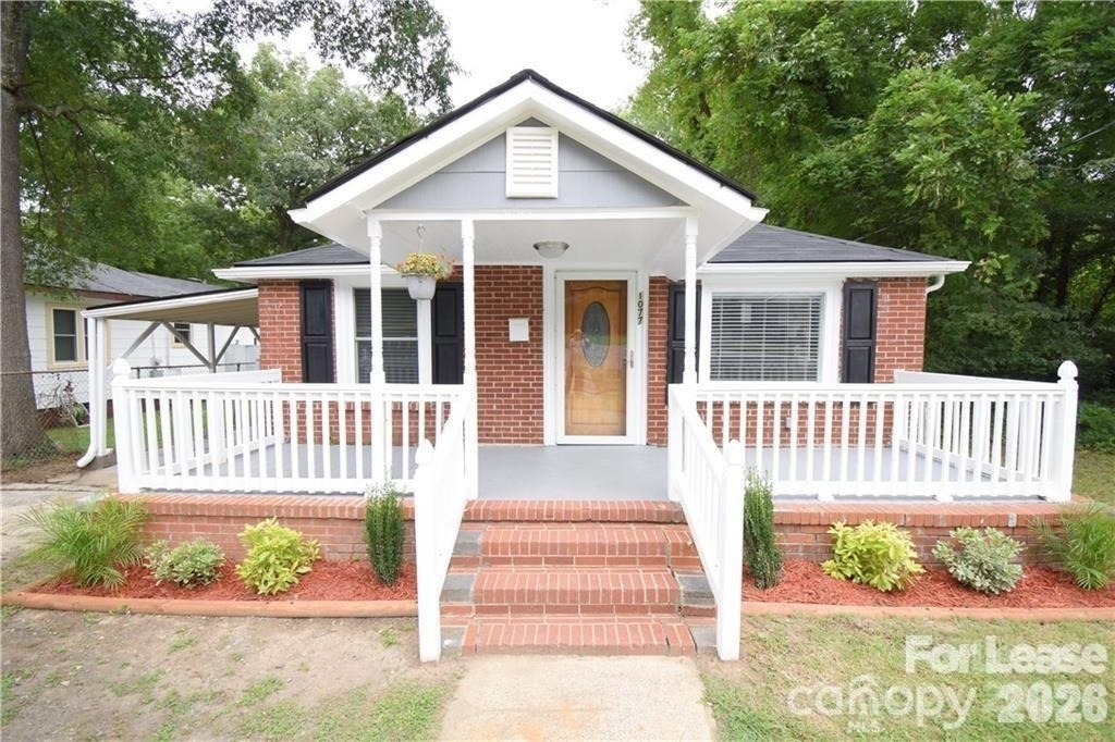 1077 Henderson Street - Photo 0