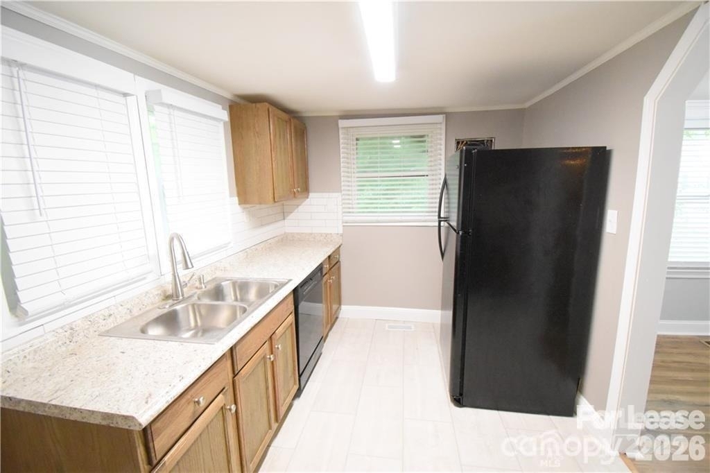1077 Henderson Street - Photo 19