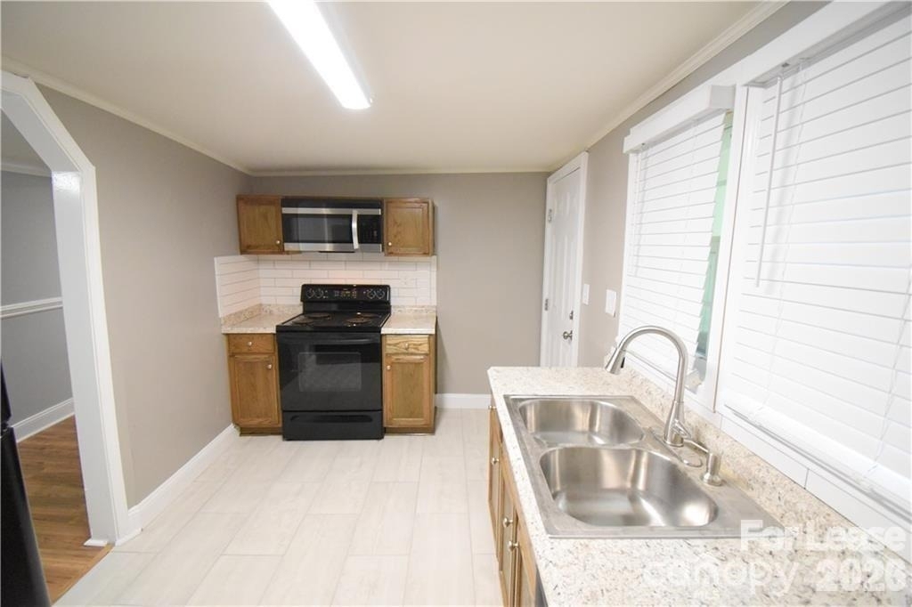 1077 Henderson Street - Photo 21