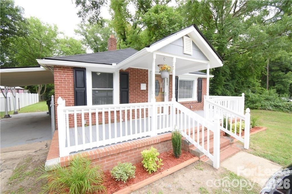 1077 Henderson Street - Photo 1