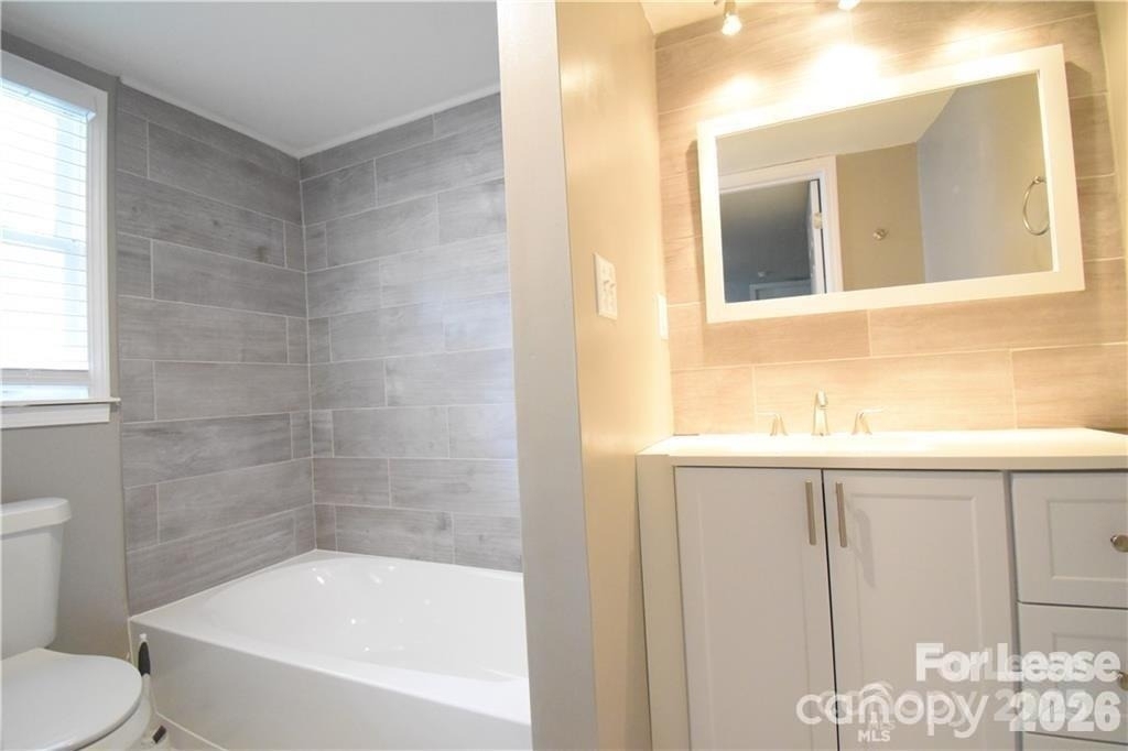 1077 Henderson Street - Photo 4