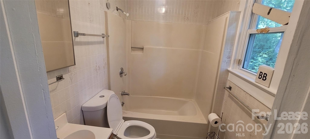 212 E Bell Street - Photo 8