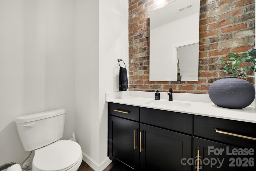 428 E 33rd Street - Photo 7