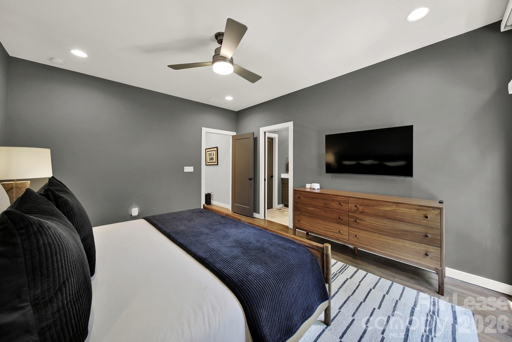 428 E 33rd Street - Photo 27