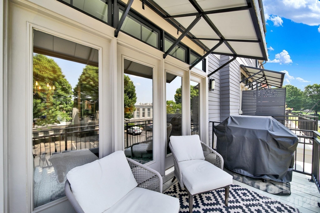 428 E 33rd Street - Photo 16