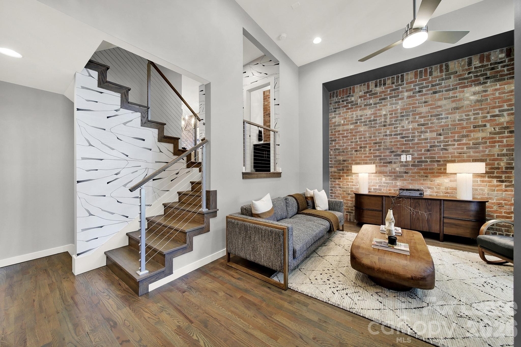 428 E 33rd Street - Photo 4