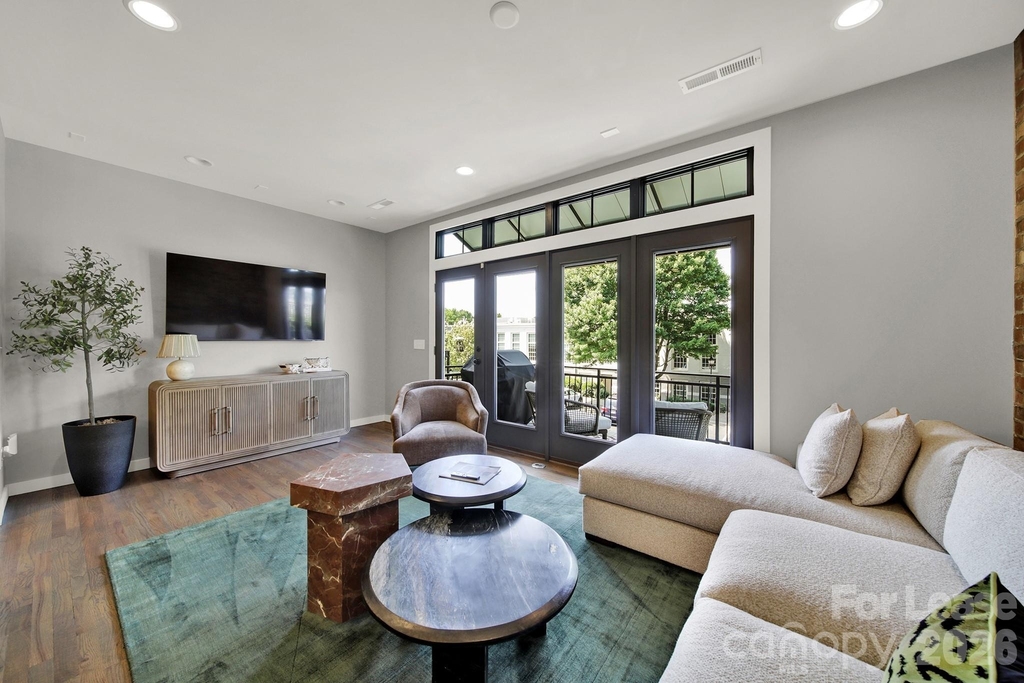 428 E 33rd Street - Photo 14