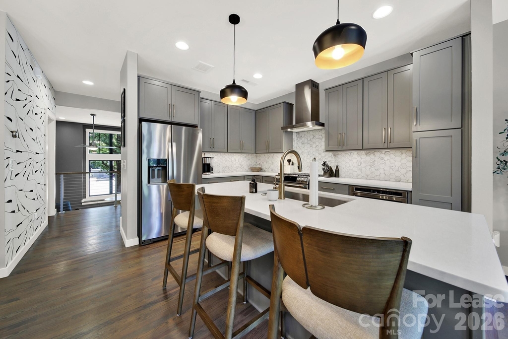 428 E 33rd Street - Photo 9