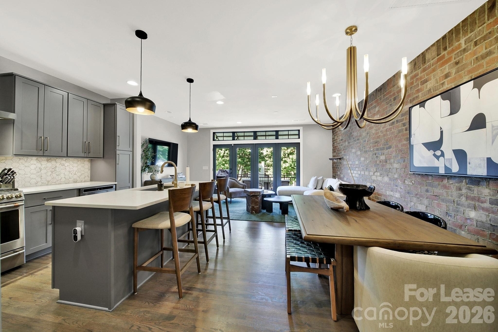 428 E 33rd Street - Photo 8