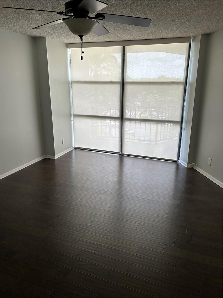 800 Parkview Drive - Photo 8