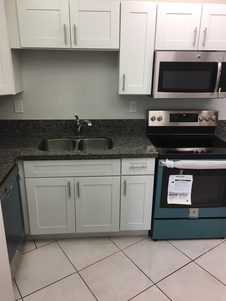 800 Parkview Drive - Photo 11