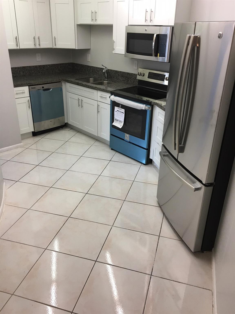 800 Parkview Drive - Photo 10
