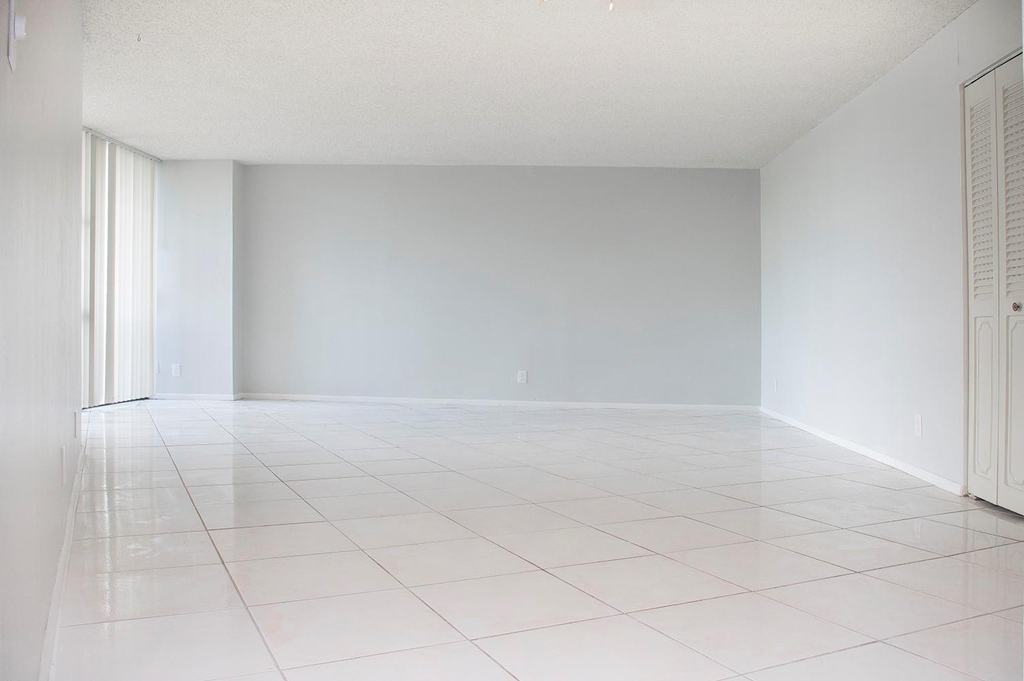 800 Parkview Drive - Photo 3