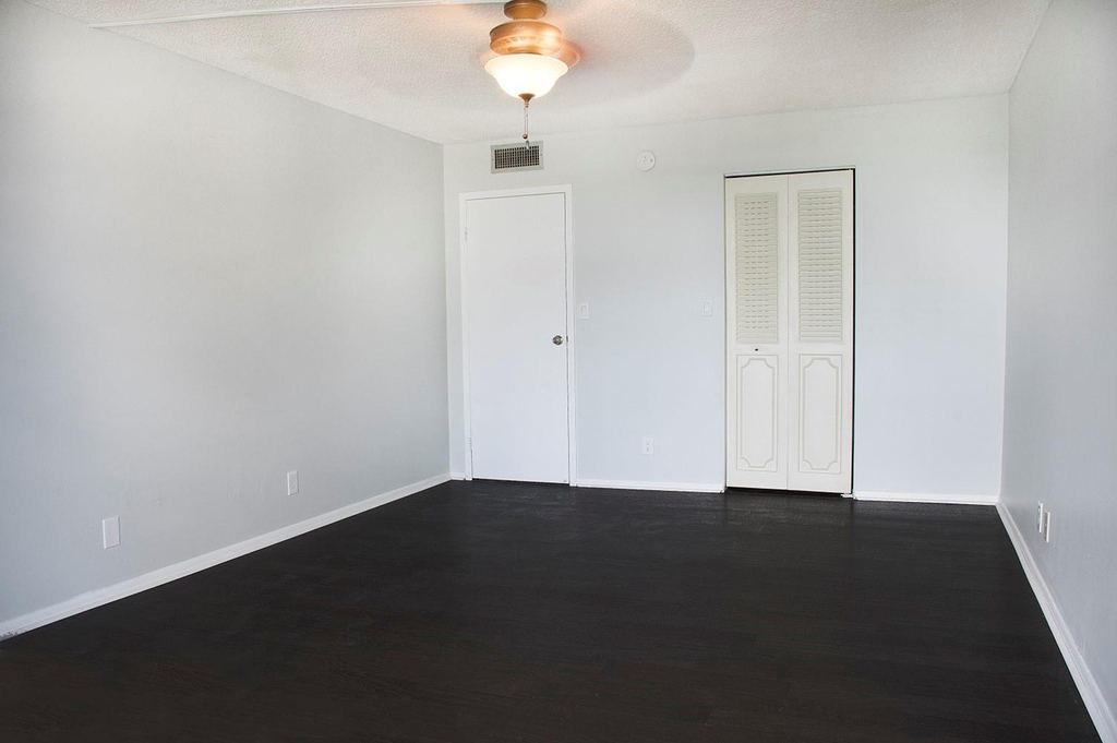 800 Parkview Drive - Photo 7