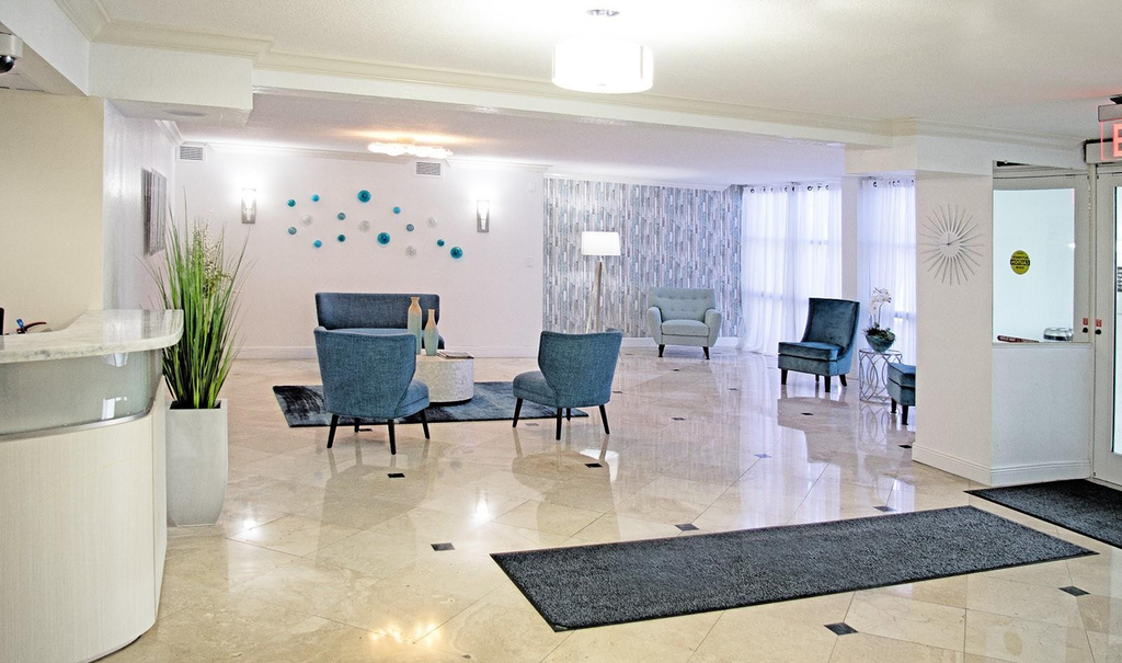 800 Parkview Drive - Photo 2