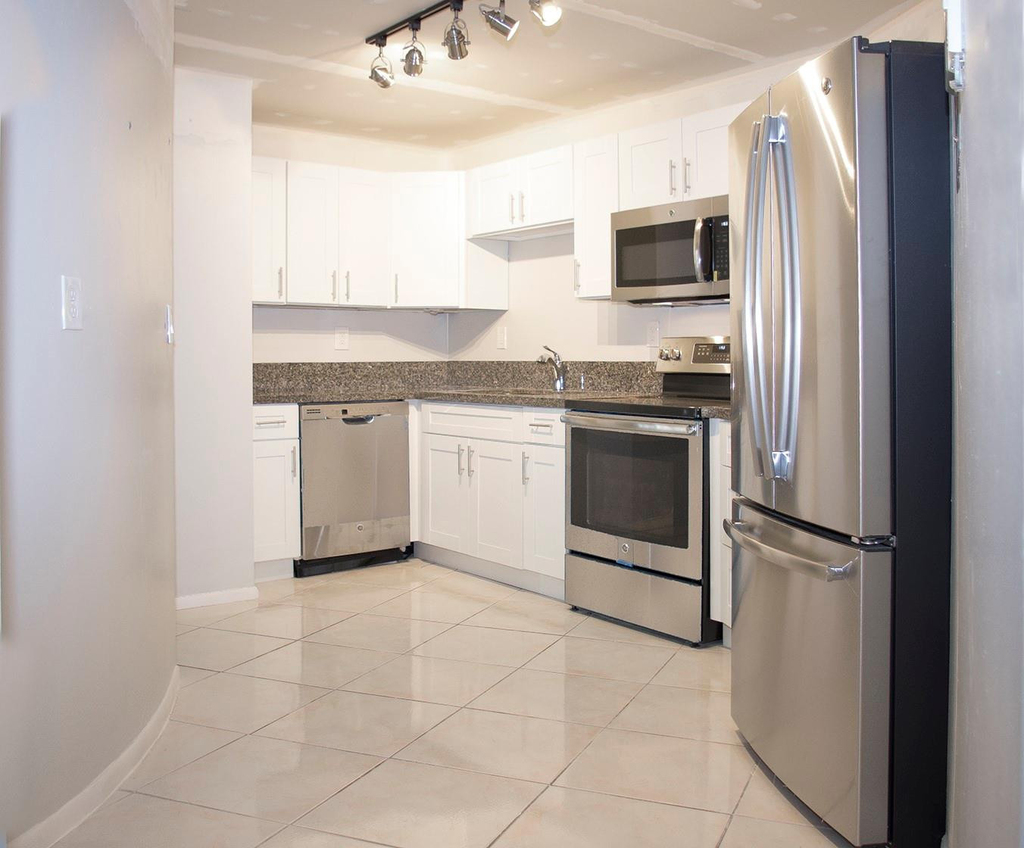 800 Parkview Drive - Photo 9