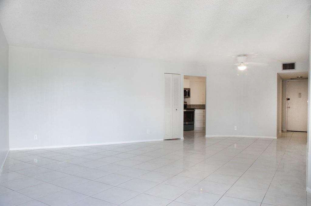 800 Parkview Drive - Photo 4