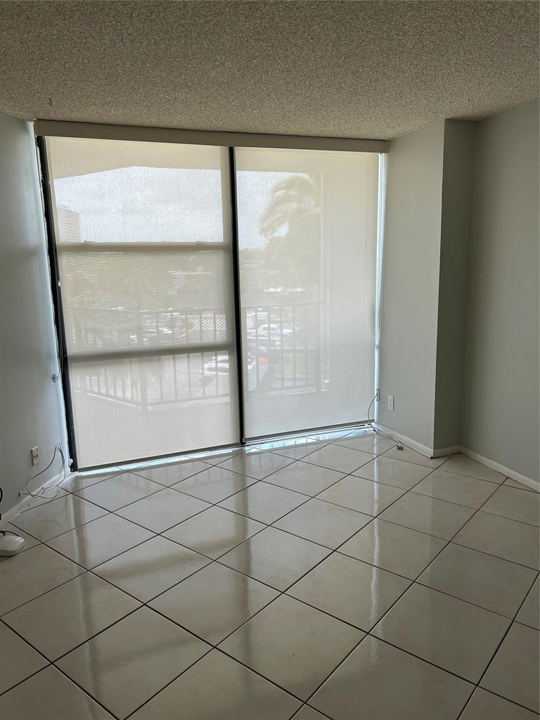 800 Parkview Drive - Photo 5