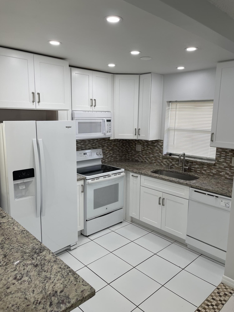 440 Se 2nd Avenue - Photo 8