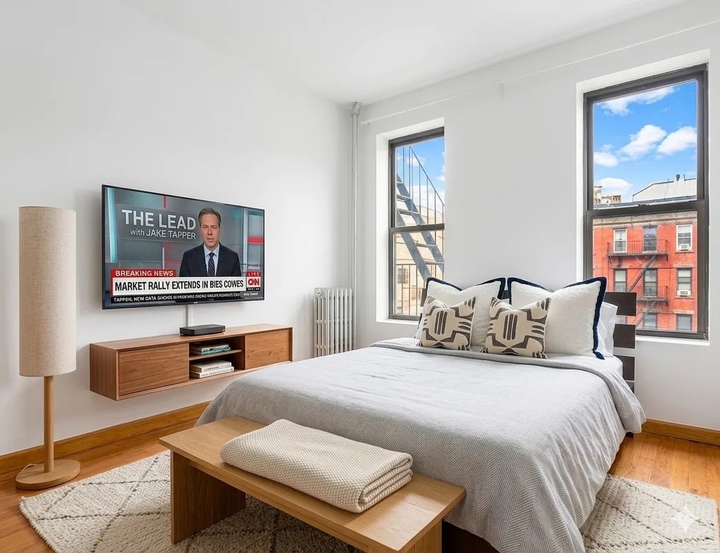 328 East 14th Street - Photo 1