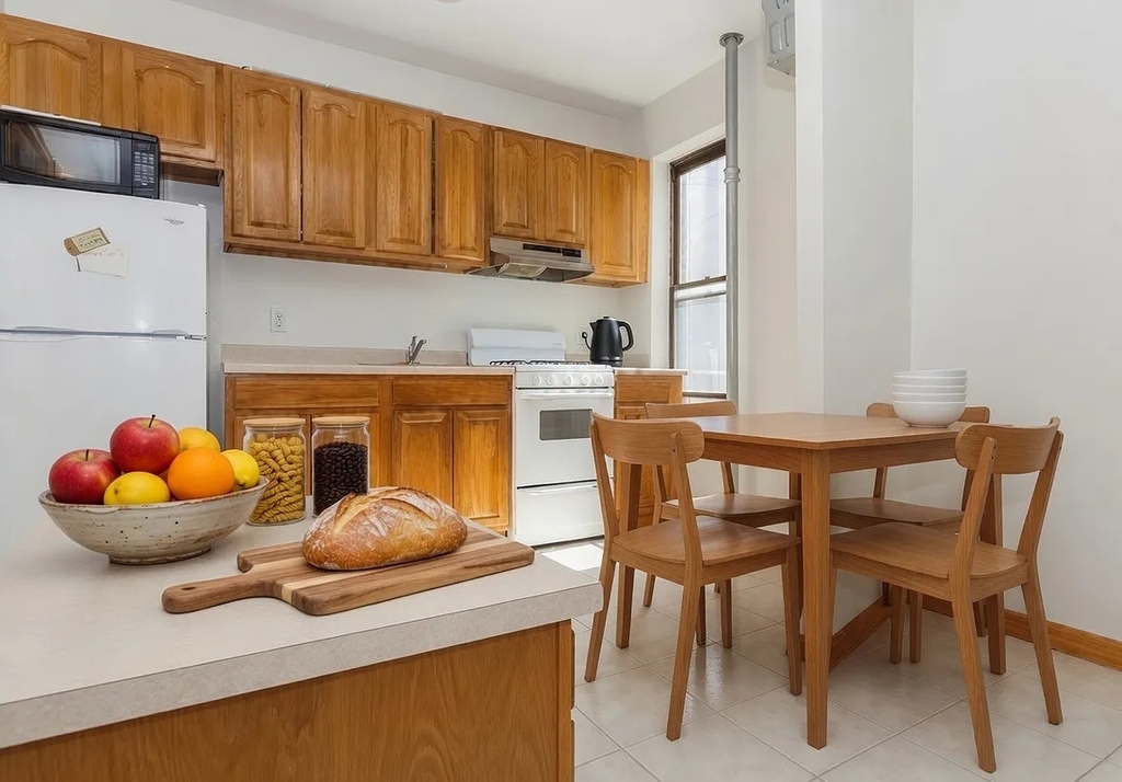 328 East 14th Street - Photo 2