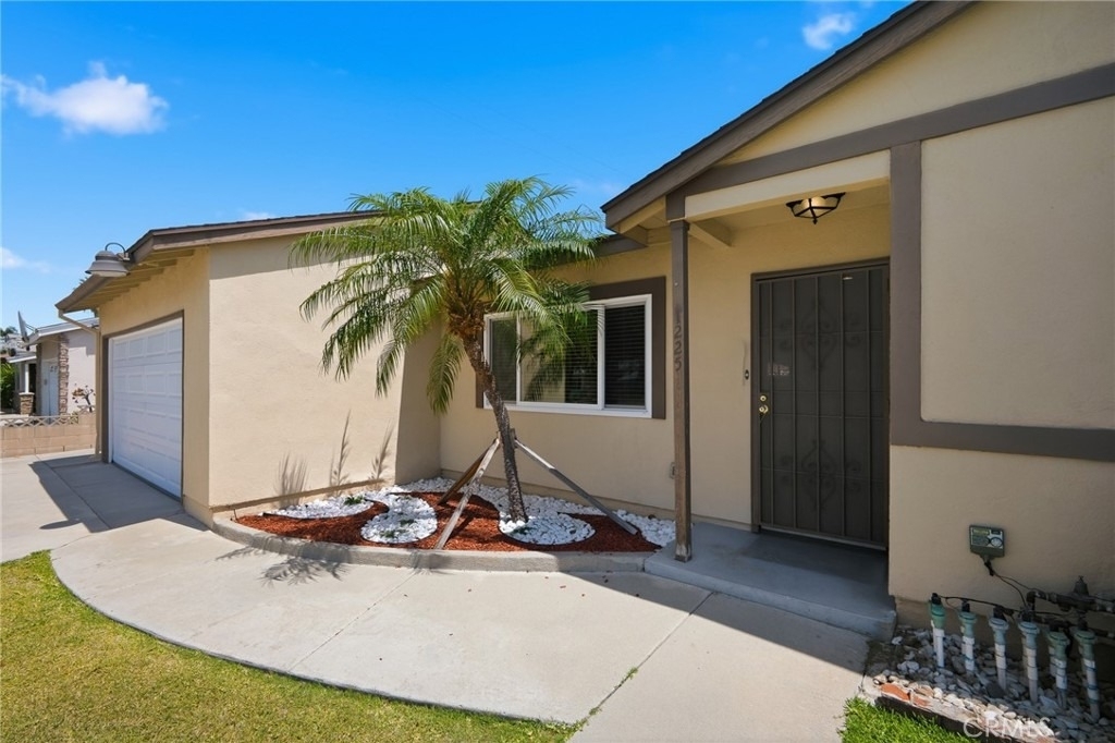 1225 W Glenmere - Photo 2