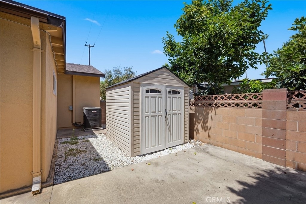 1225 W Glenmere - Photo 32