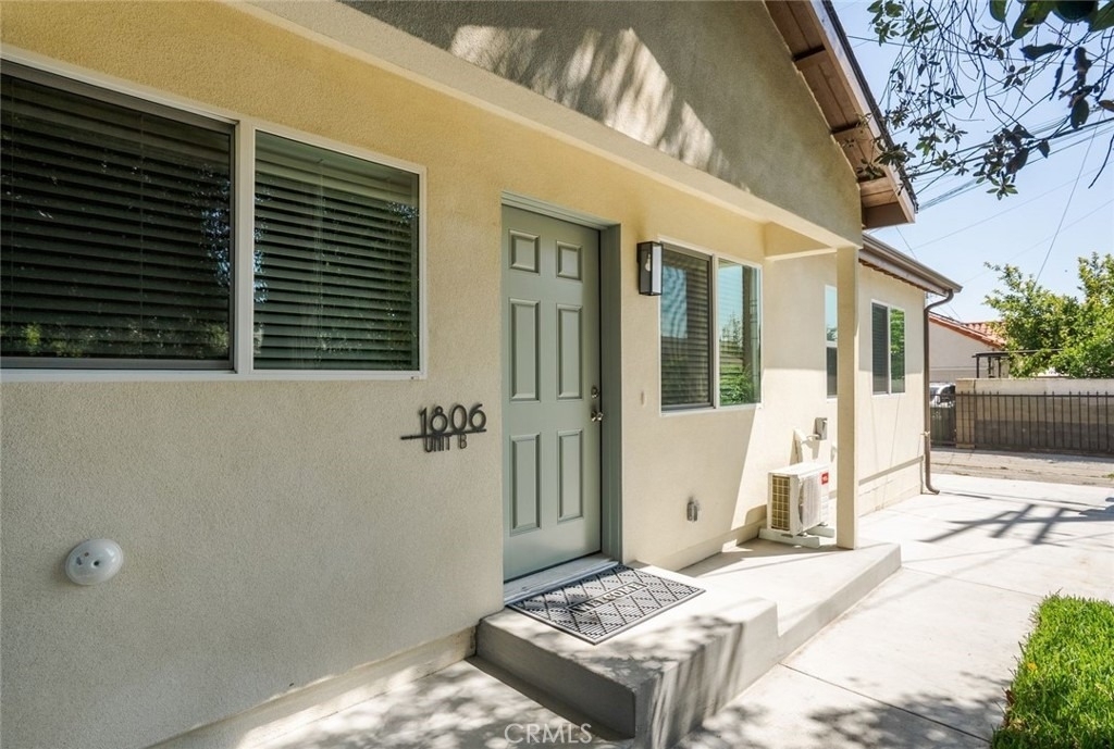 1806 8th St - Photo 0