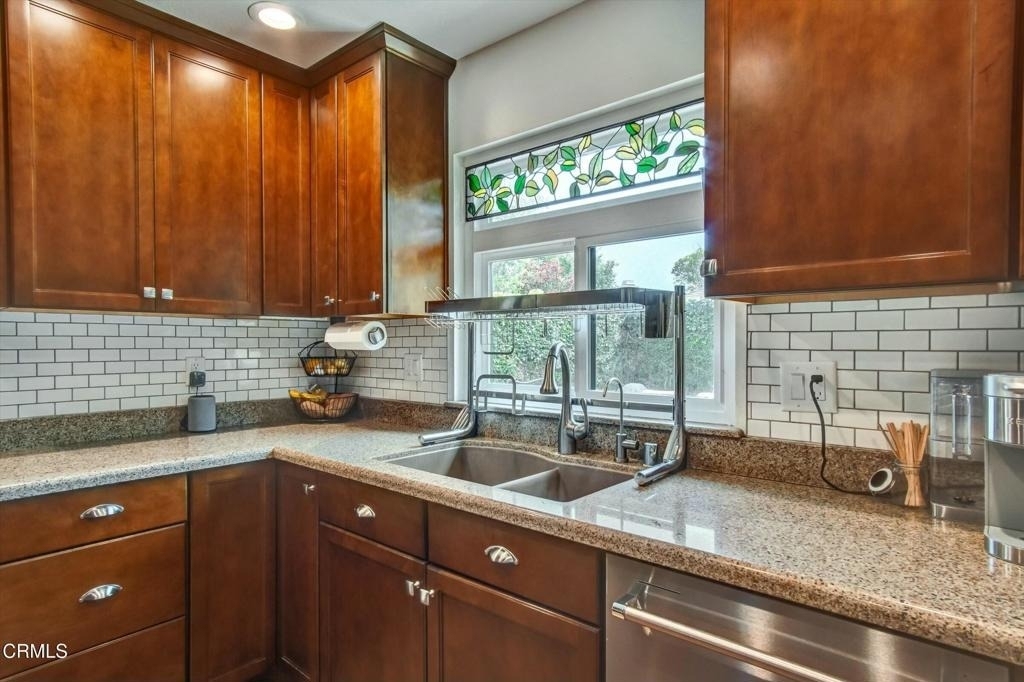 508 Village Road - Photo 8