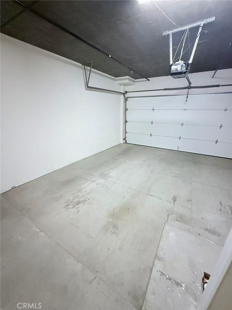 2125 S Bentley Avenue - Photo 22
