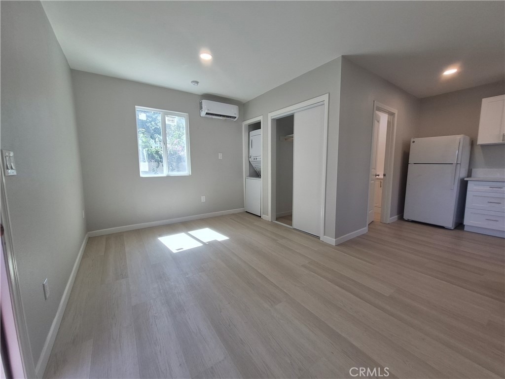 8913 Rathburn Avenue - Photo 4